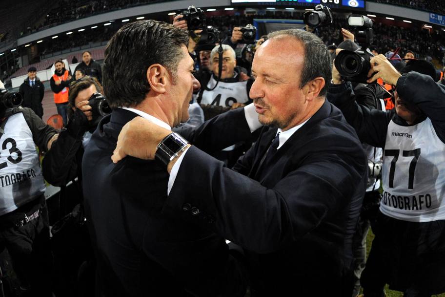Napoli-Inter festival del gol. Prima della partita Walter Mazzarri abbraccia Rafa Benitez. LaPresse